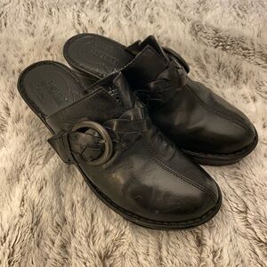 Women’s Born Black Leather Clogs  Size 8 Good Condition